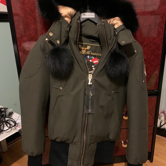 Bomber moose knuckle jacket asking for 500$ - Picture 3 of 4